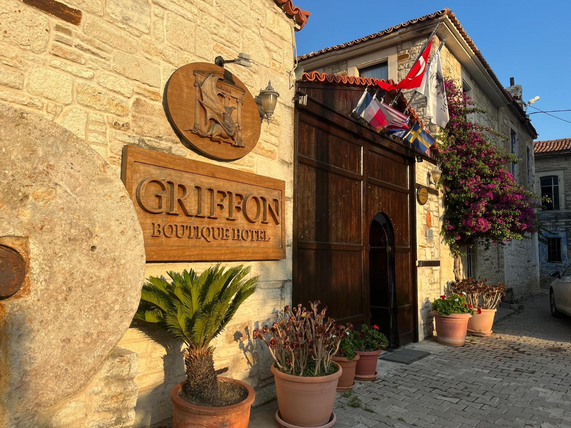 Griffon Hotel Yenifoca Екстер'єр фото