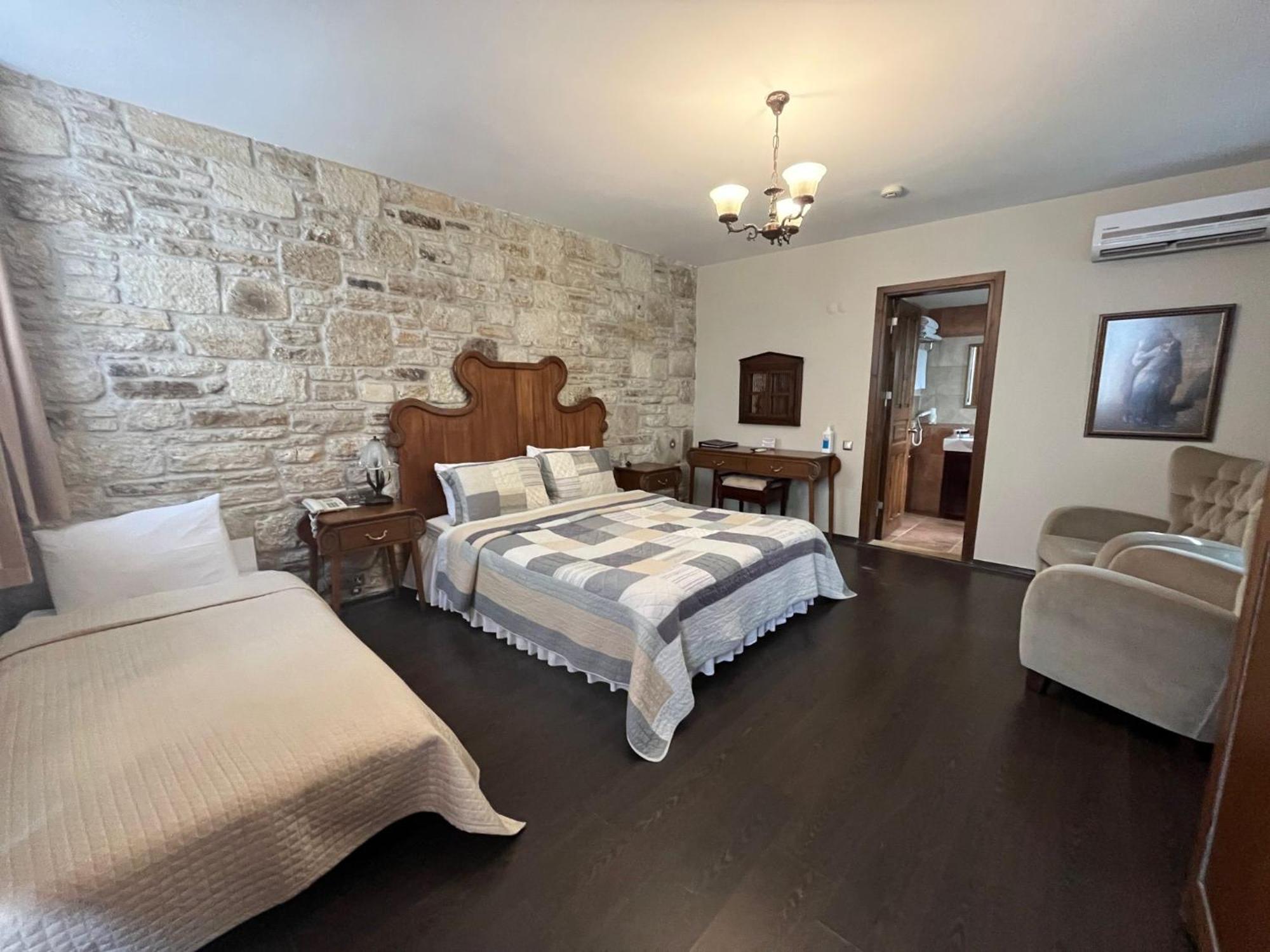Griffon Hotel Yenifoca Екстер'єр фото