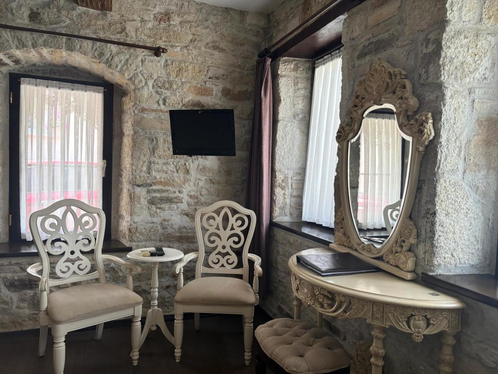 Griffon Hotel Yenifoca Екстер'єр фото
