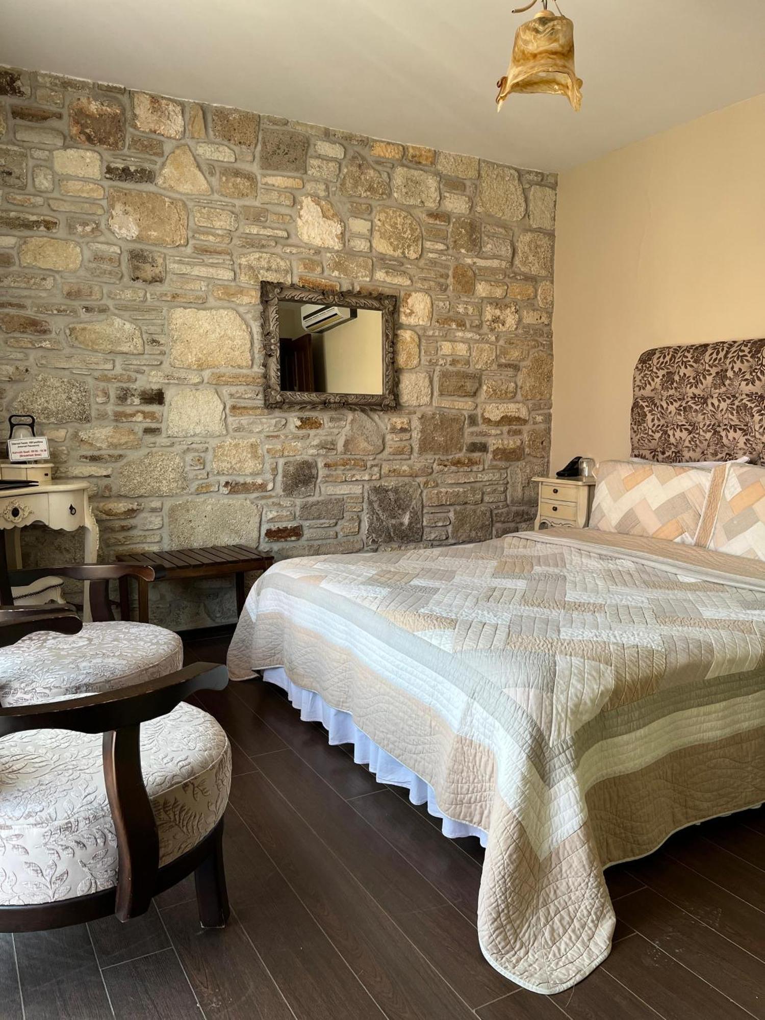 Griffon Hotel Yenifoca Екстер'єр фото