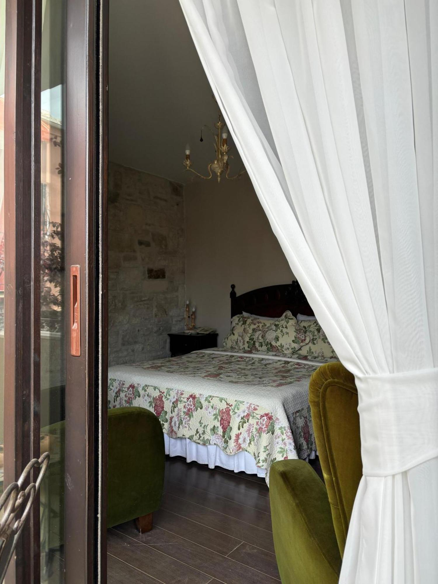 Griffon Hotel Yenifoca Екстер'єр фото