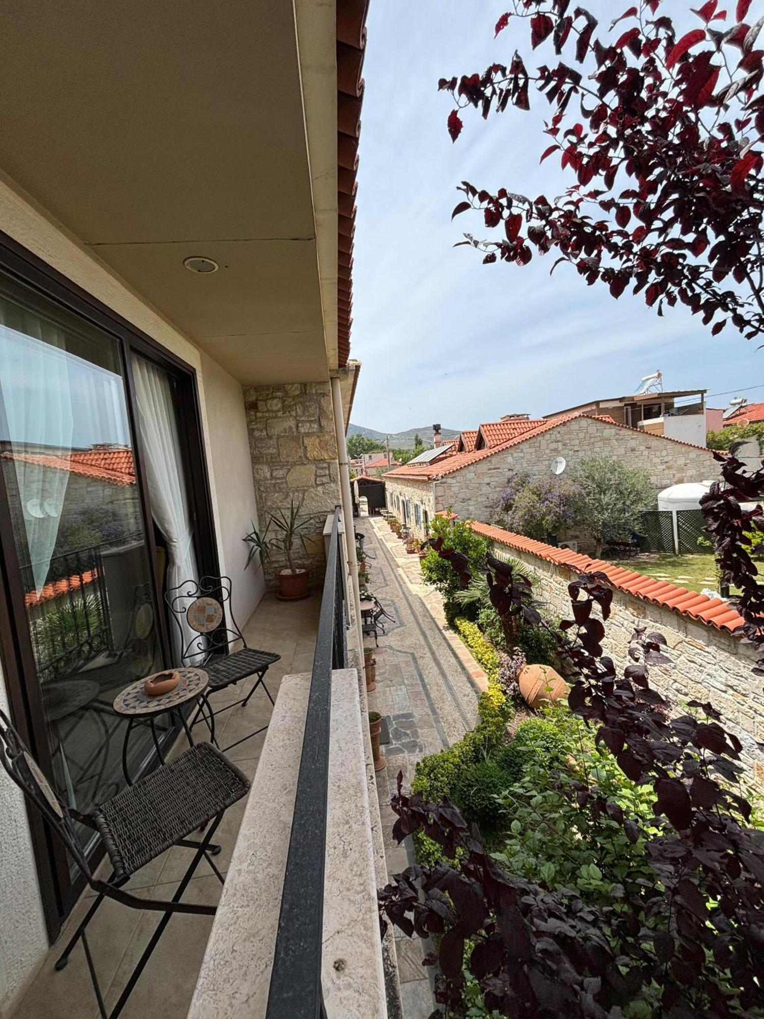Griffon Hotel Yenifoca Екстер'єр фото